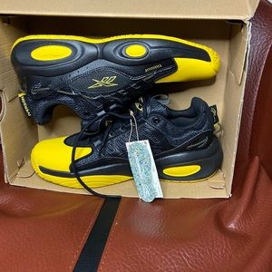 REEBOK Solution Mid Sneakers